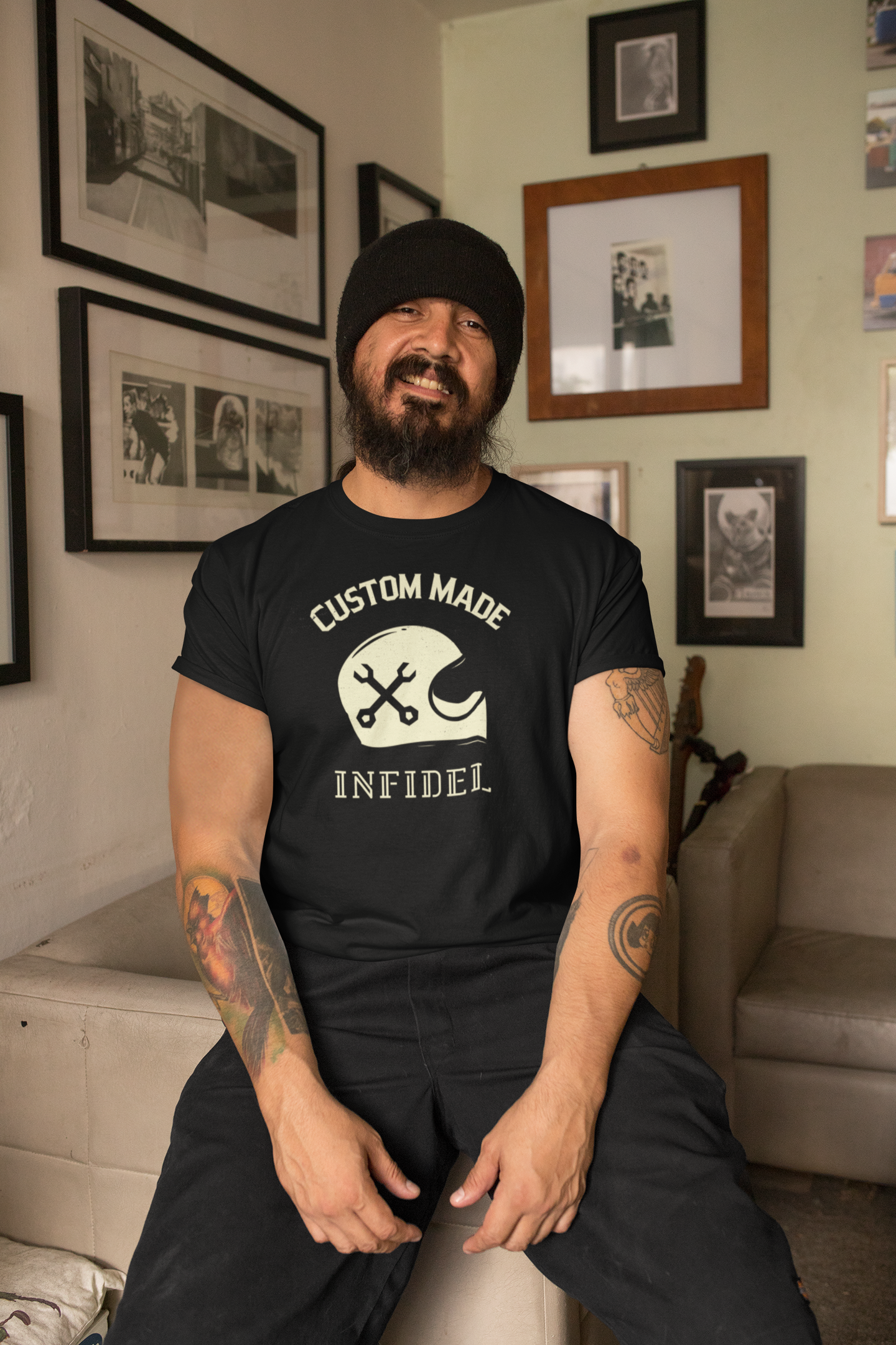 Custom Made Infidel – Vintage Biker Mechanic Helmet Graphic T-Shirt